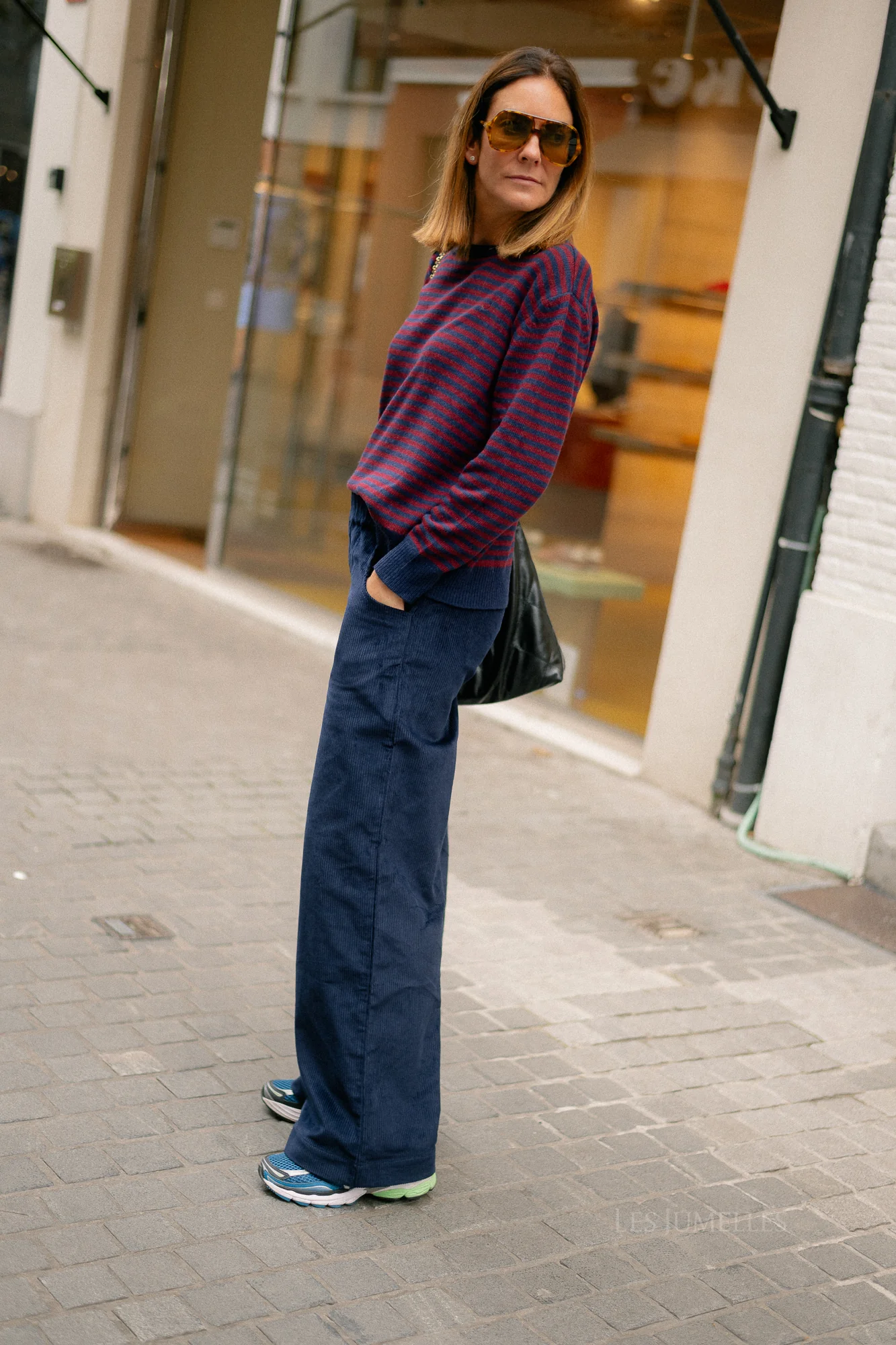 Norma wide velvet pants navy - Image 4