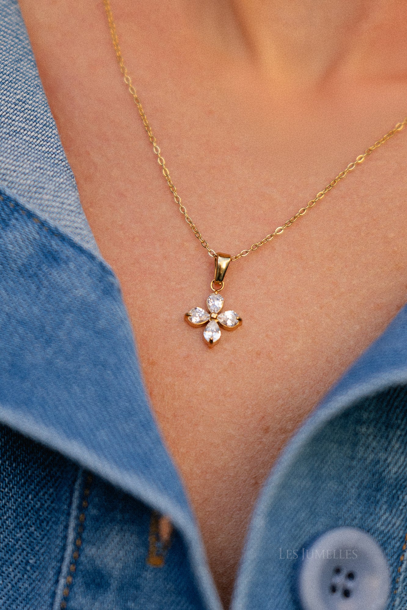 Stainless steel flower necklace gold - Image 3